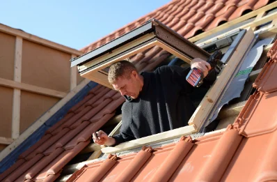 Pose de fenêtres de toit Velux à Lamillarié